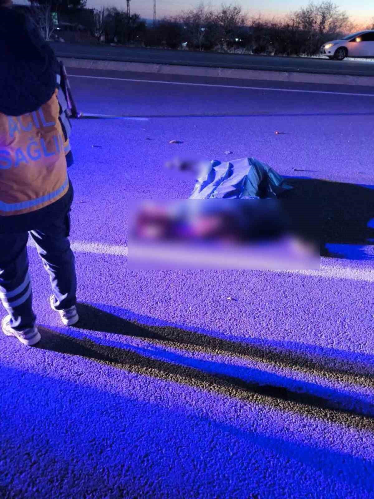 ADIYAMAN’DA YOLUN KARŞI TARAFINA GEÇMEYE ÇALIŞAN YAYA, OTOMOBİLİN ÇARPMASI SONUCU HAYATINI...