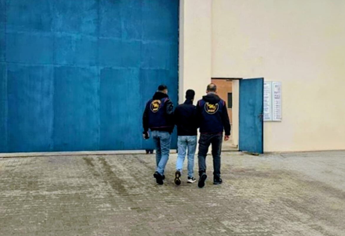 ADIYAMAN İL JANDARMA KOMUTANLIĞI EKİPLERİ ARANAN ŞAHISLARIN YAKALANMASINA YÖNELİK YAPTIĞI...