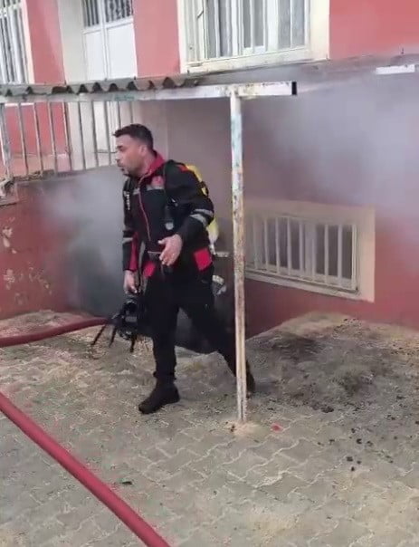 ADIYAMAN’IN BESNİ İLÇESİNDE OKULUN BODRUM KATINDA ÇIKAN YANGIN SÖNDÜRÜLDÜ.