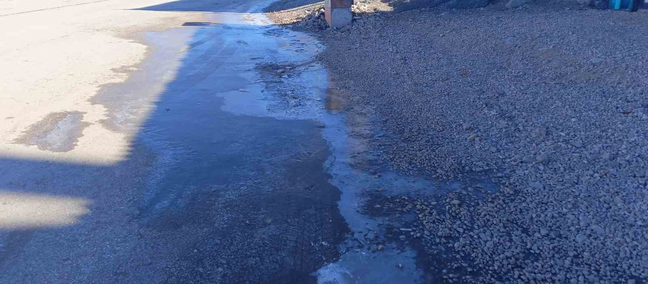 ADIYAMAN’IN GÖLBAŞI İLÇESİNDE ETKİLİ OLAN SOĞUK HAVA DALGASI, GECE SAATLERİNDE SULARI...