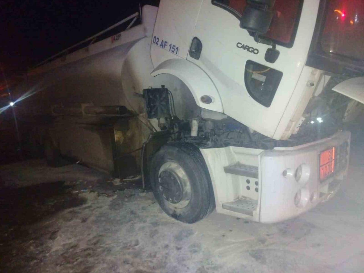 ADIYAMAN’IN GÖLBAŞI İLÇESİNDE YAKIT YÜKLÜ TANKERDEN DUMANLARIN YÜKSELMESİ KORKUYA NEDEN...