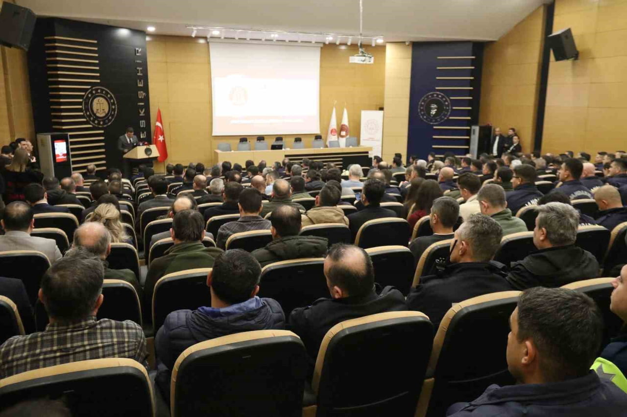 ADLİ KOLLUK DEĞERLENDİRME TOPLANTISI'NDA, 24 ARALIK 2025 TARİHİ İTİBARİYLE ESKİŞEHİR CEZA İNFAZ...