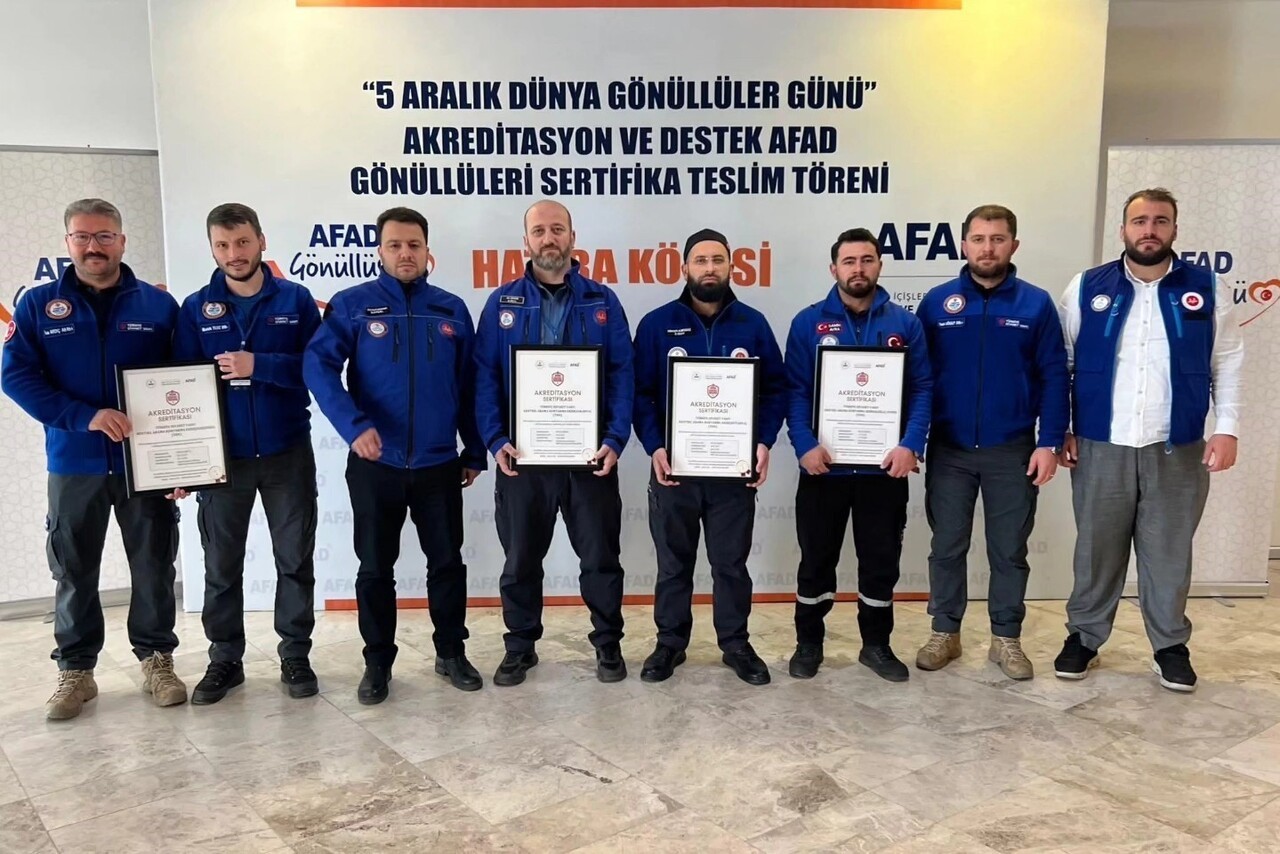 AFAD TARAFINDAN DÜZENLENEN AKREDİTASYON VE DESTEK GÖNÜLLÜLERİ SERTİFİKA TESLİM TÖRENİNDE, AYDIN...