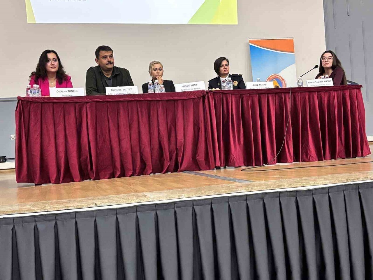 AFYONKARAHİSAR'DA FARKLI KURUMLARIN TEMSİLCİLERİNİN KATILIMI İLE 'ÇOCUK İHMAL VE İSTİSMARI...