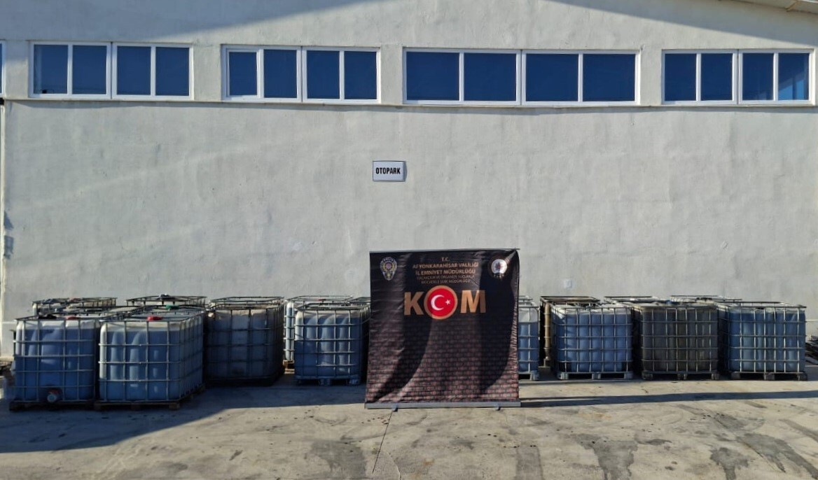 AFYONKARAHİSAR'DA POLİS TARAFINDAN AKARYAKIT ÜRETİM TESİSİNE ÇEVRİLEN BİR DEPOYA YAPILAN BASKIN DA...