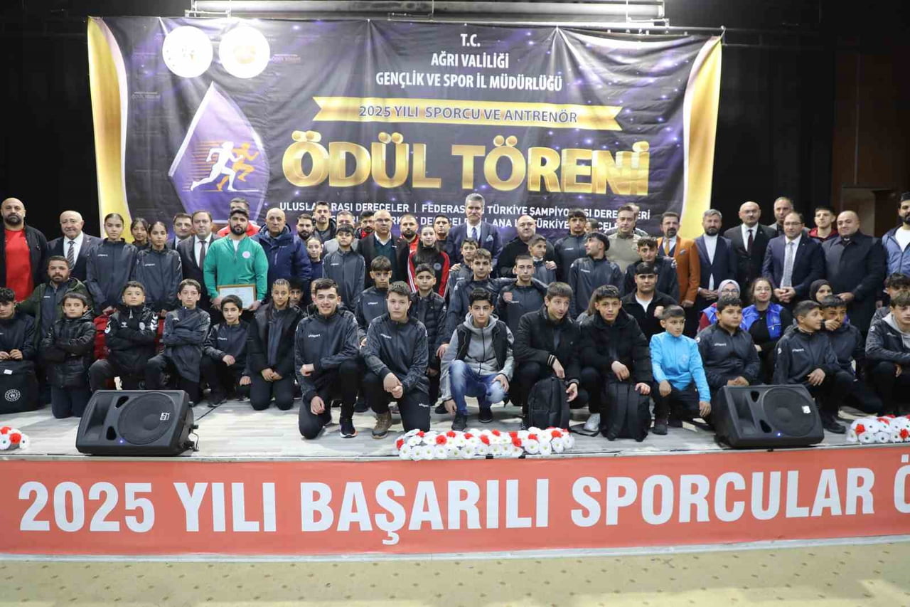 AĞRI’DA 2025 YILI SPORCU VE ANTRENÖR ÖDÜL TÖRENİ YAPILDI