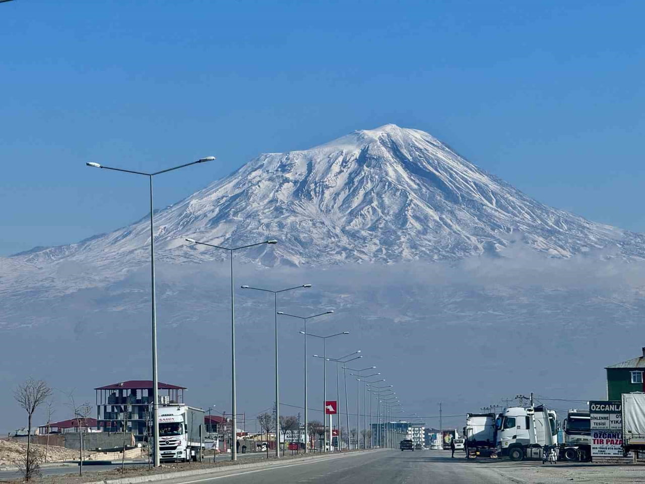 AĞRI DAĞI İHTİŞAMIYLA GÖZ KAMAŞTIRIYOR