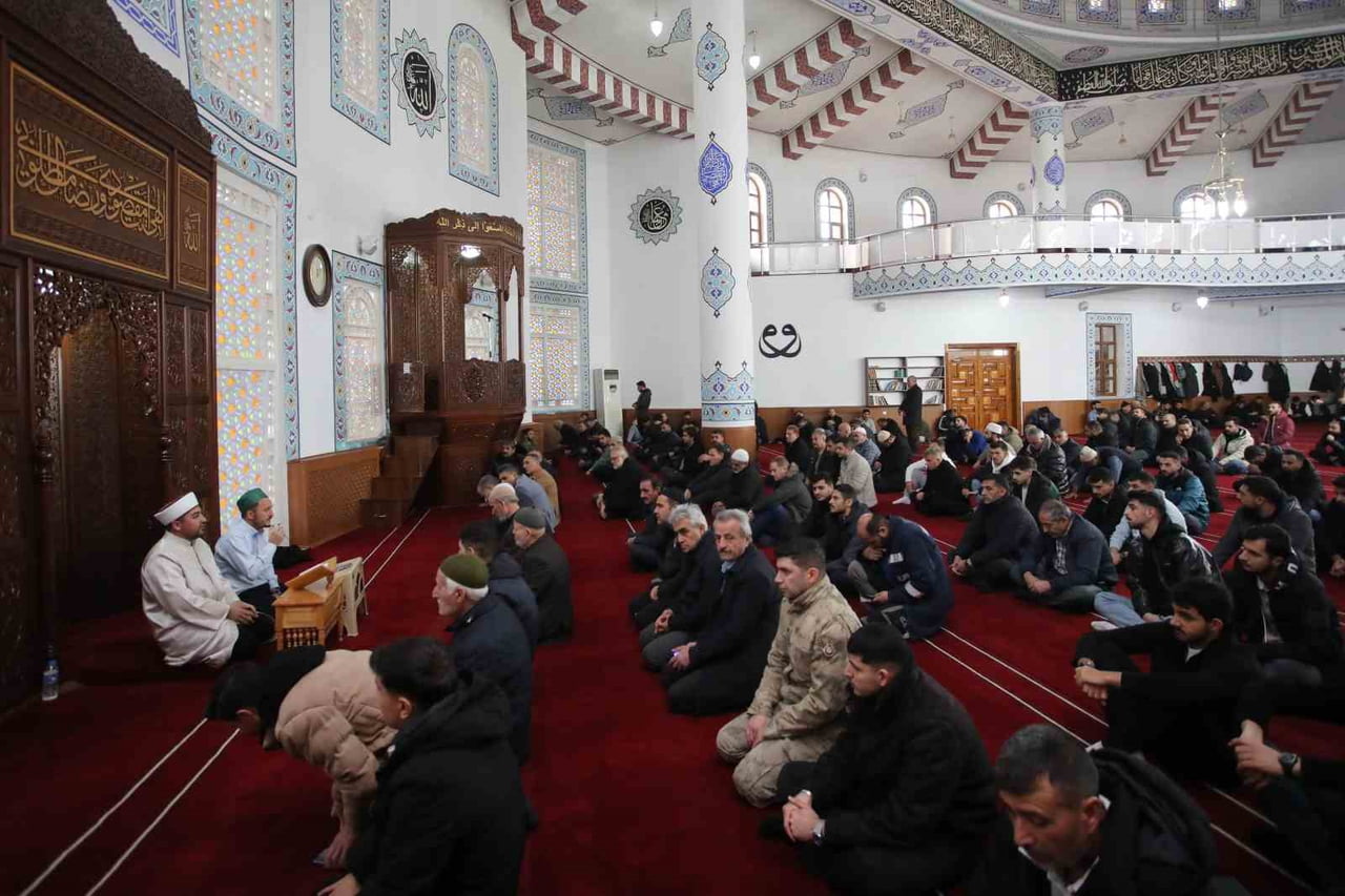 AĞRI İBRAHİM ÇEÇEN ÜNİVERSİTESİNDE (AİÇÜ) YABANCI DİLLER YÜKSEKOKULU MÜTERCİM TERCÜMANLIK BÖLÜMÜ...