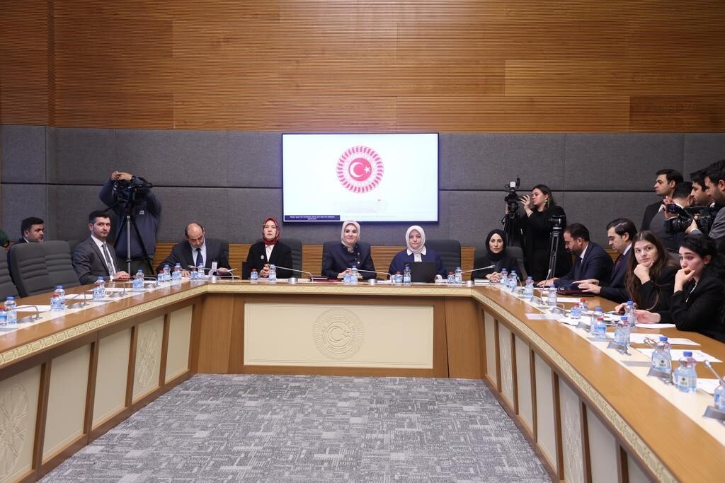 AİLE VE SOSYAL HİZMETLER BAKANI MAHİNUR ÖZDEMİR GÖKTAŞ, "SOSYAL AĞ SAĞLAYICILARINA 15 YAŞINDAN...