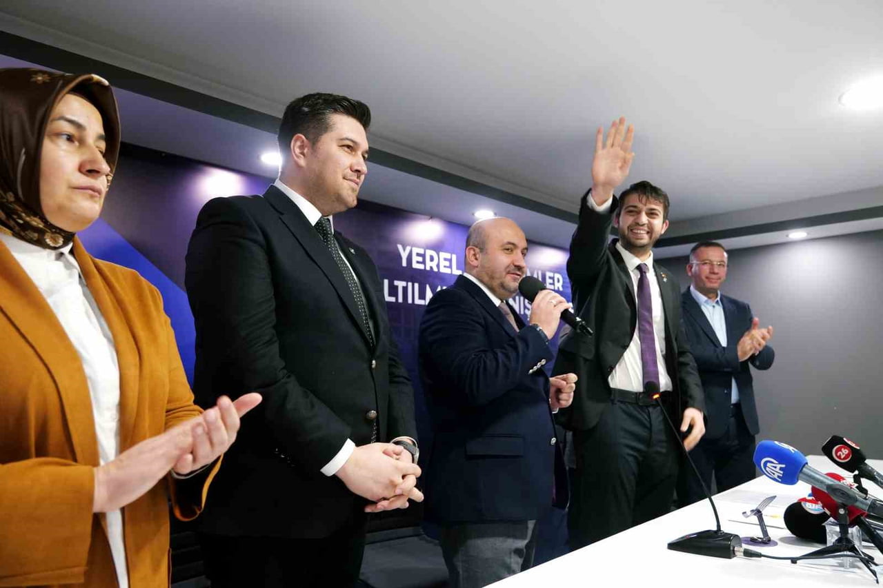 AK PARTİ ESKİŞEHİR İL BAŞKANI GÜRHAN ALBAYRAK AK PARTİ DARALTILMIŞ İL DANIŞMA MECLİSİ...