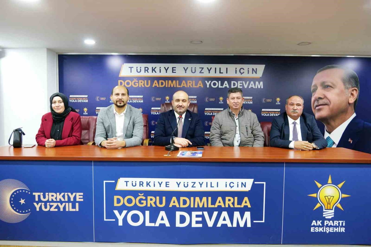 AK PARTİ ESKİŞEHİR İL BAŞKANI GÜRHAN ALBAYRAK, SEYİTGAZİ İLÇE BAŞKANI ÖZCAN YILMAZ VE İLÇE...