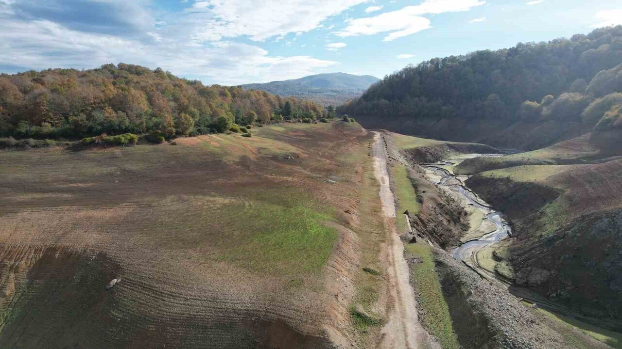 AK PARTİ YALOVA İL BAŞKANI UMUT GÜÇLÜ, SU SIKINTISI YAŞANAN KENTTE, YALOVA BELEDİYESİ'NİN DSİ'NİN...