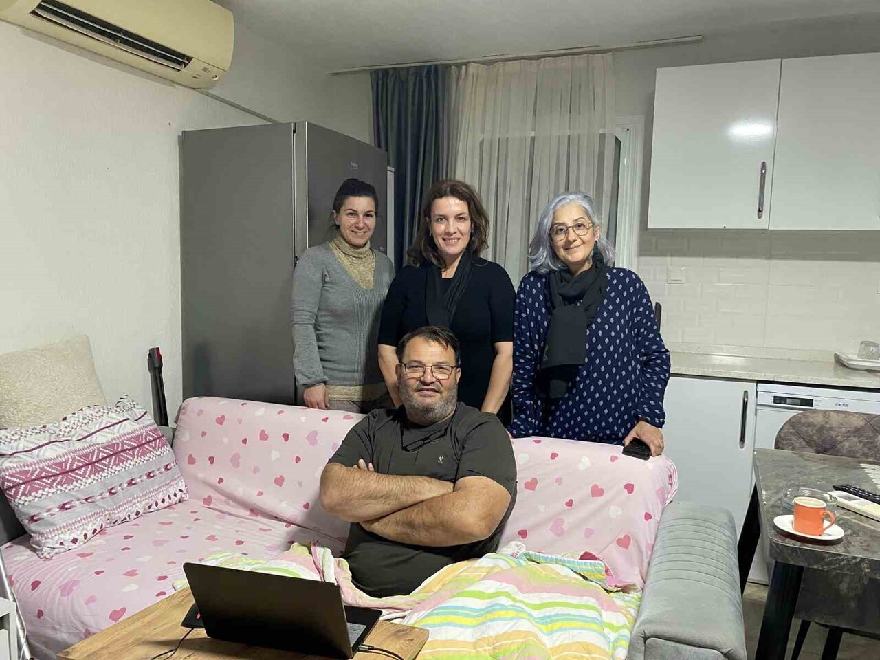 AK PARTİLİ AKIN’DAN GAZETECİ SALGIN’A GEÇMİŞ OLSUN ZİYARETİ