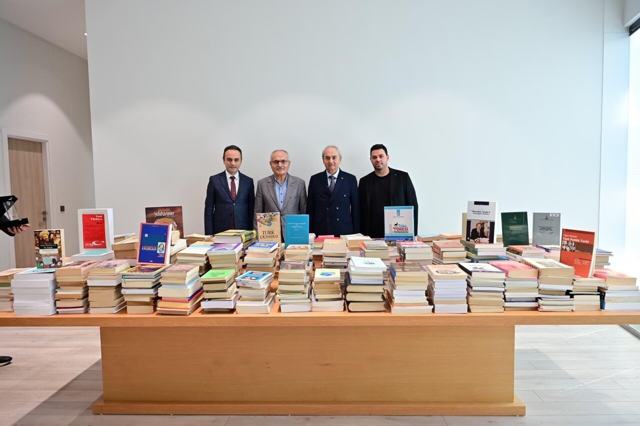 AKDENİZ ÜNİVERSİTESİ EDEBİYAT FAKÜLTESİ TARİH BÖLÜMÜNDEN EMEKLİ OLAN PROF. DR. FAHRETTİN TIZLAK...