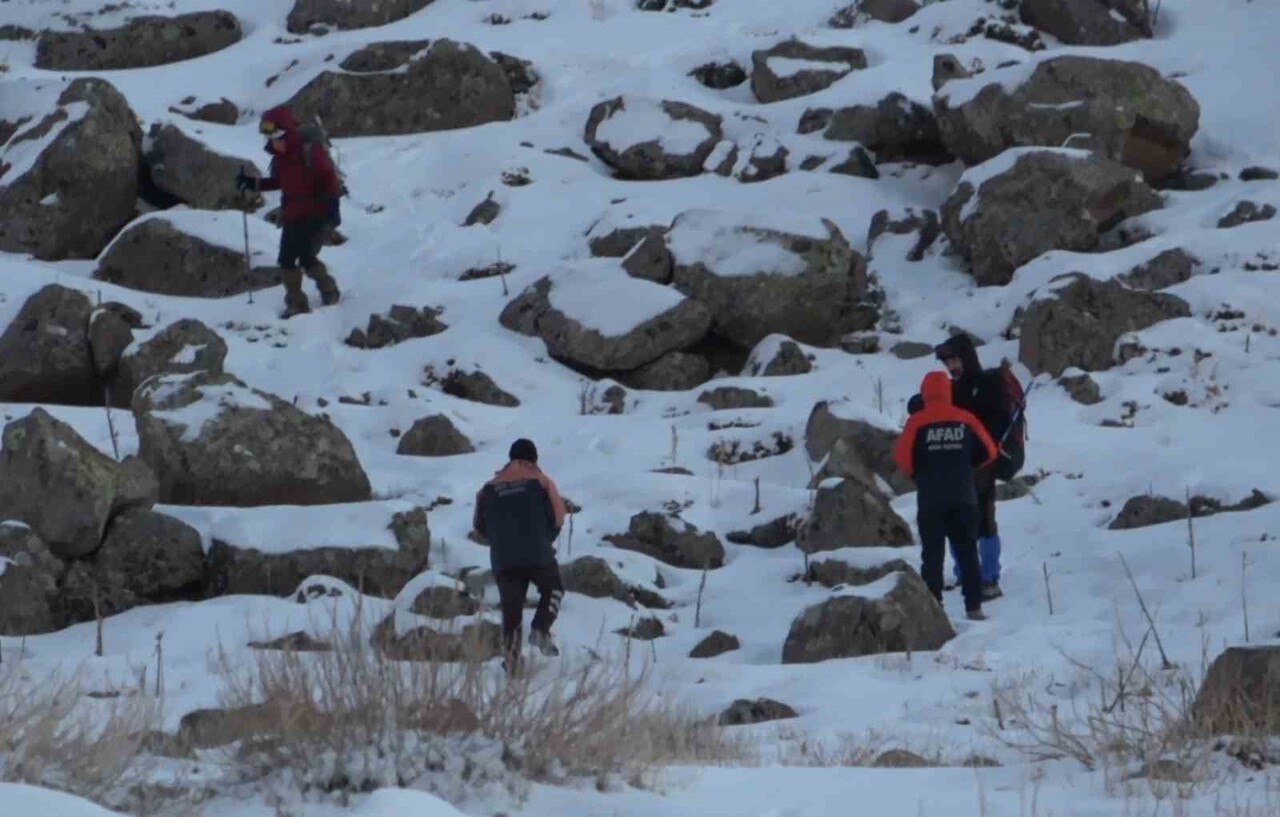 AKSARAY’DA HASAN DAĞI’NA TIRMANIŞ YAPAN 2 ÜNİVERSİTE ÖĞRENCİSİ KAYBOLDU. İHBAR ÜZERİNE HAREKETE...