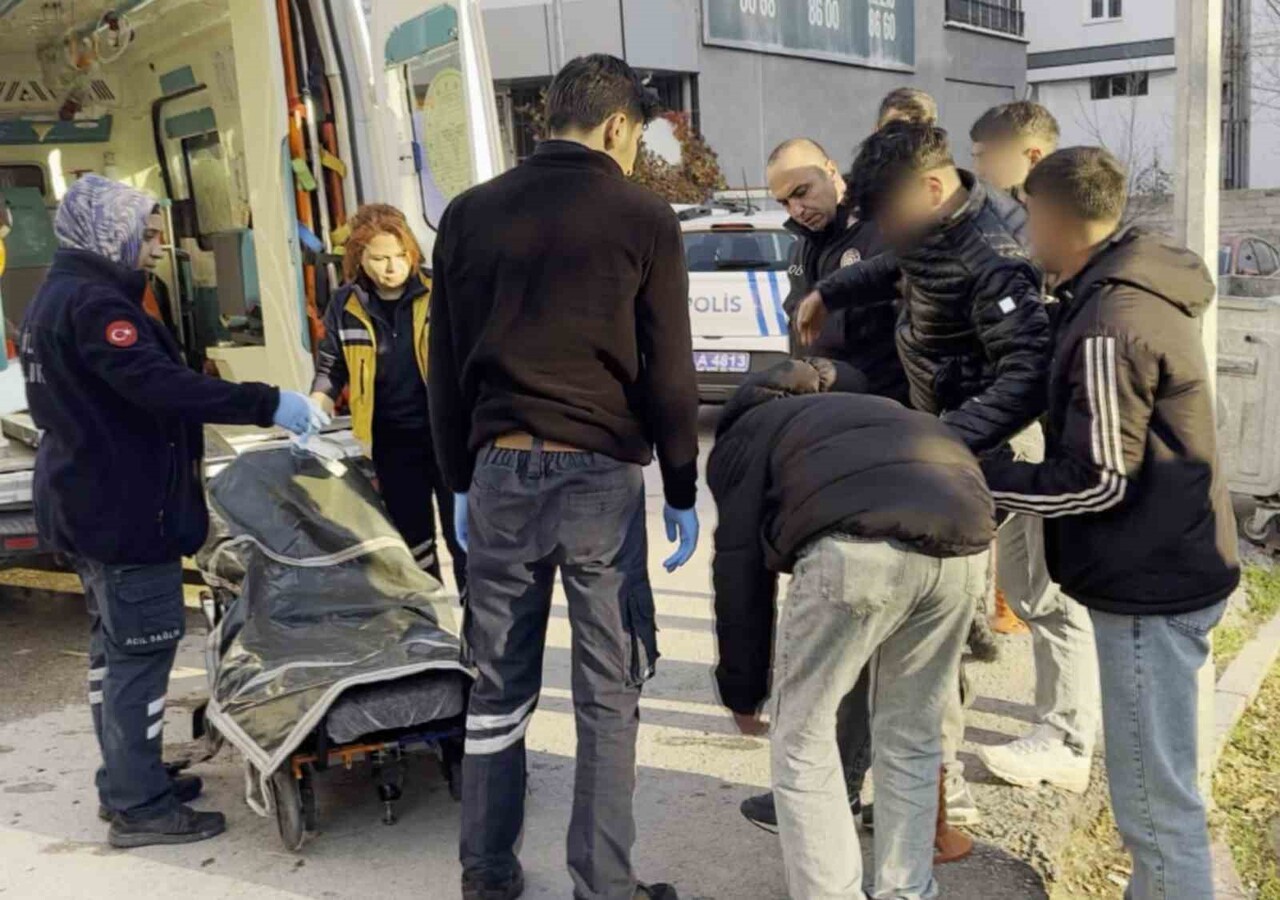 AKSARAY’DA OKUL ÇIKIŞI TARTIŞAN ÇOCUKLARIN TARTIŞMASI KAVGAYA DÖNÜŞÜNCE 16 YAŞINDAKİ ÇOCUK 15...