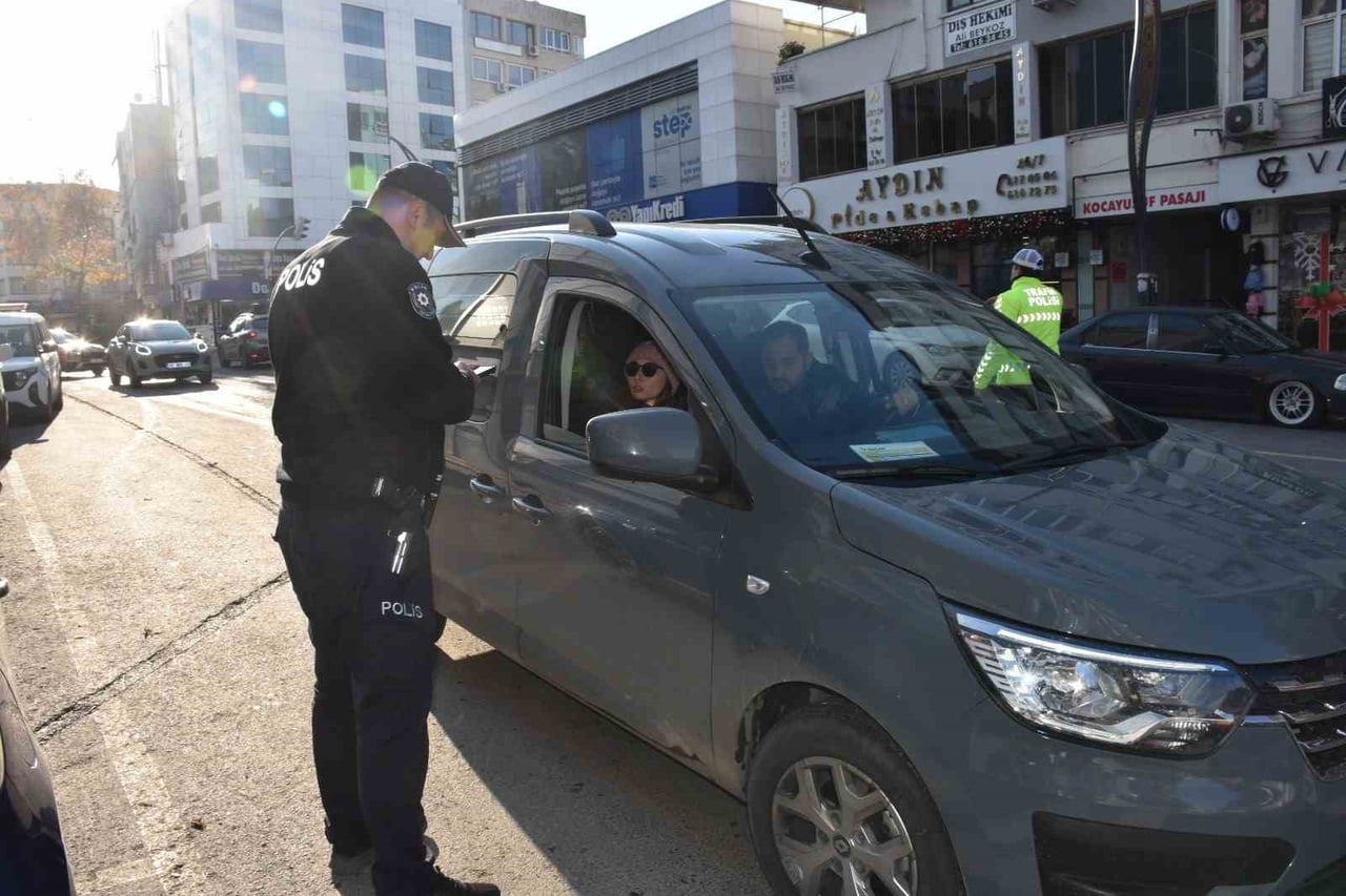 ALİAĞA İLÇE EMNİYET MÜDÜRLÜĞÜ, VATANDAŞLARIN YILBAŞINI HUZUR VE GÜVEN İÇİNDE GEÇİREBİLMESİ...