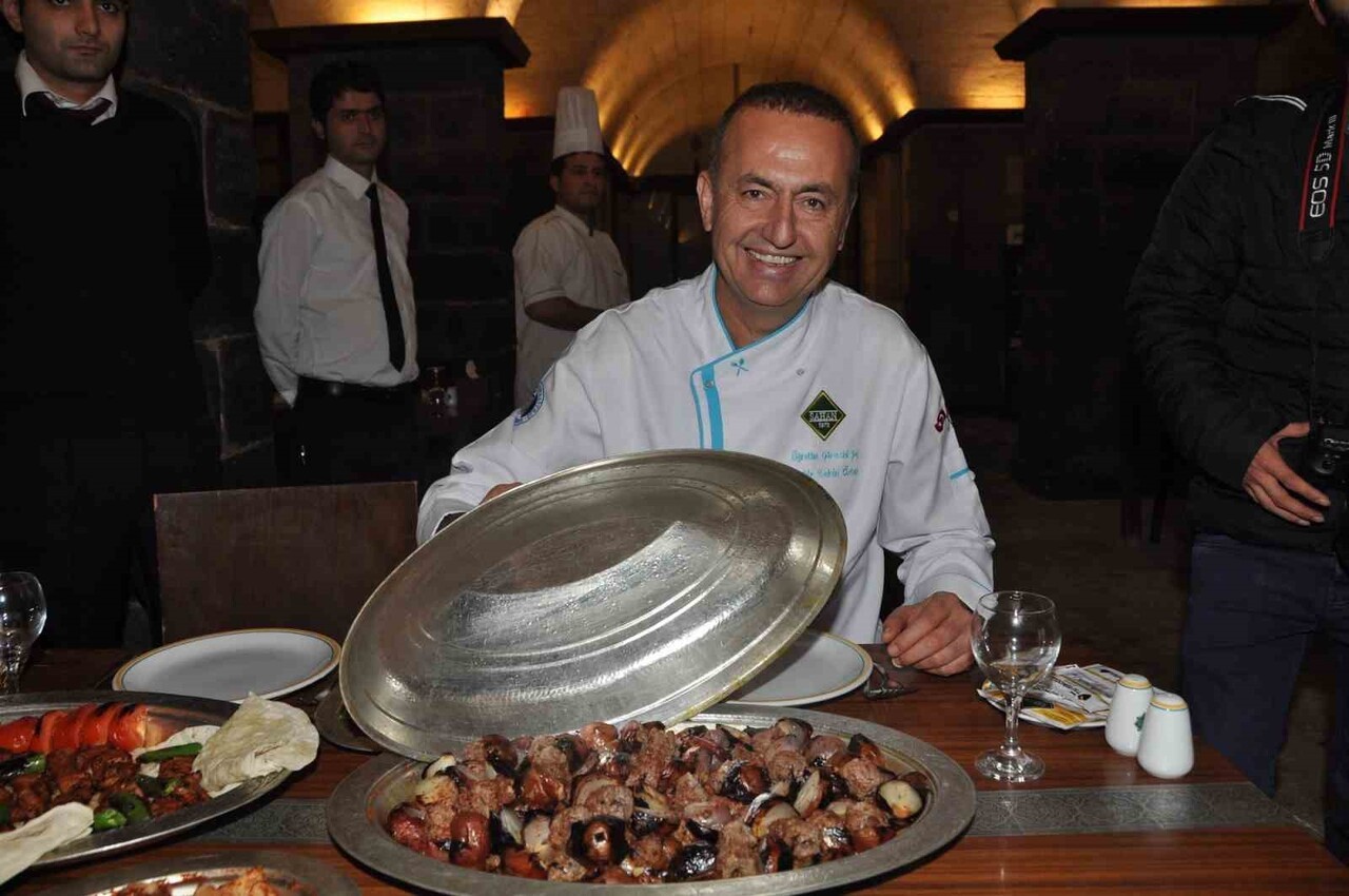 ANADOLU MUTFAĞINI ARAŞTIRMA GELİŞTİRME VE KORUMA DERNEĞİ BAŞKANI ŞEF TAHİR TEKİN ÖZTAN GRİBE KARŞI...