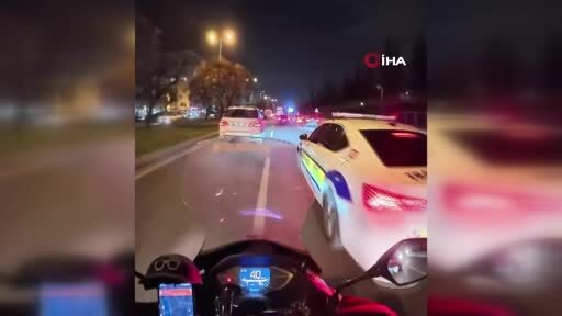 Ankara'da trafikte kalan ambulansa motokurye yardımıyla yol açıldı: O anlar kamerada