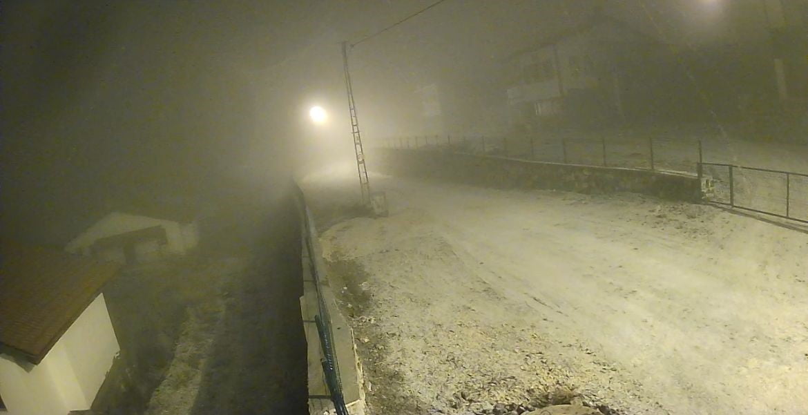 ANKARA'NIN BEYPAZARI İLÇESİNİN YÜKSEK KESİMLERİNDE DÜN SABAH SAATLERİNDE BAŞLAYAN KAR YAĞIŞI...