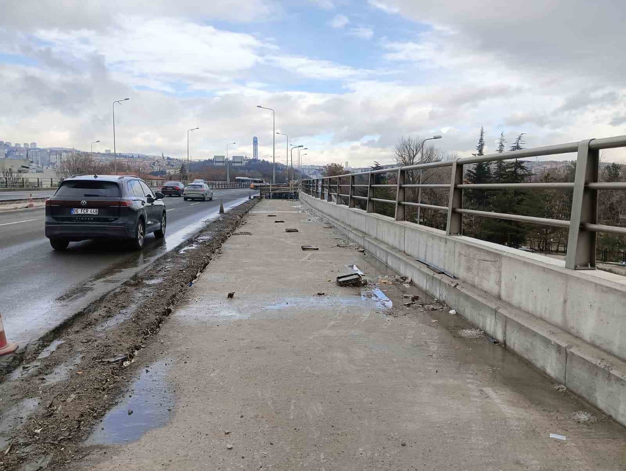 ANKARA BÜYÜKŞEHİR BELEDİYESİ (ABB) TARAFINDAN TEK İŞÇİYLE YOL İNŞAATINA DEVAM EDİLEN FATİH...
