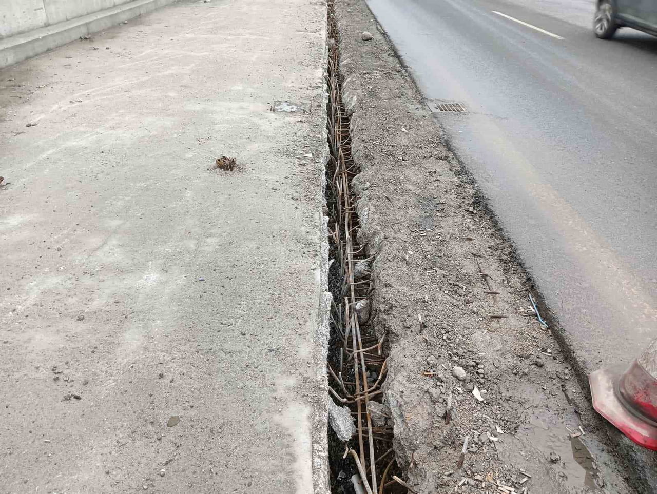 ANKARA BÜYÜKŞEHİR BELEDİYESİ (ABB) TARAFINDAN TEK İŞÇİYLE YOL İNŞAATINA DEVAM EDİLEN FATİH...