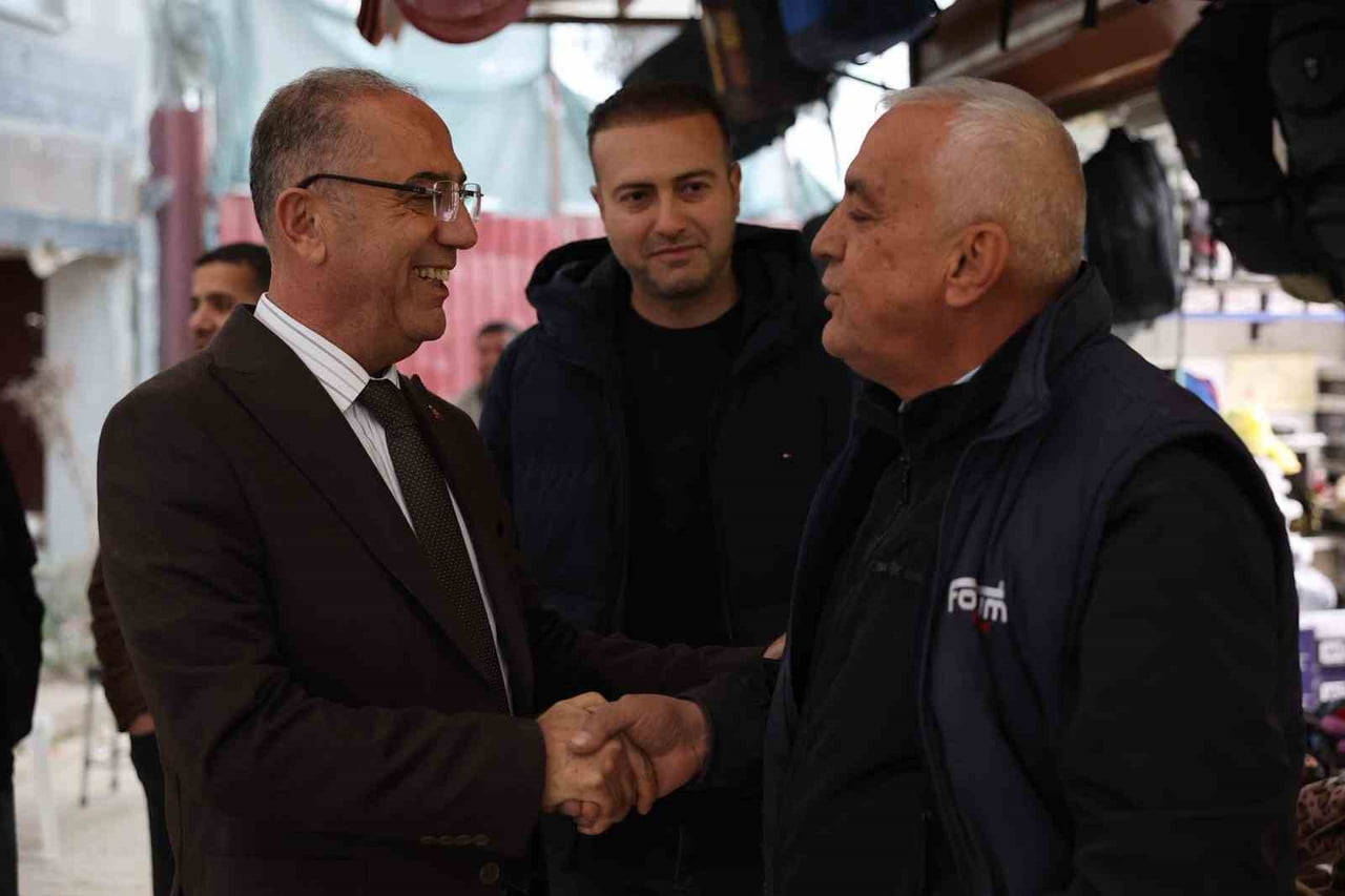 ANTAKYA BELEDİYE BAŞKANI İBRAHİM NACİ YAPAR, AYAKKABICILAR ÇARŞISI’NI ZİYARET EDEREK ESNAFLA BİR...