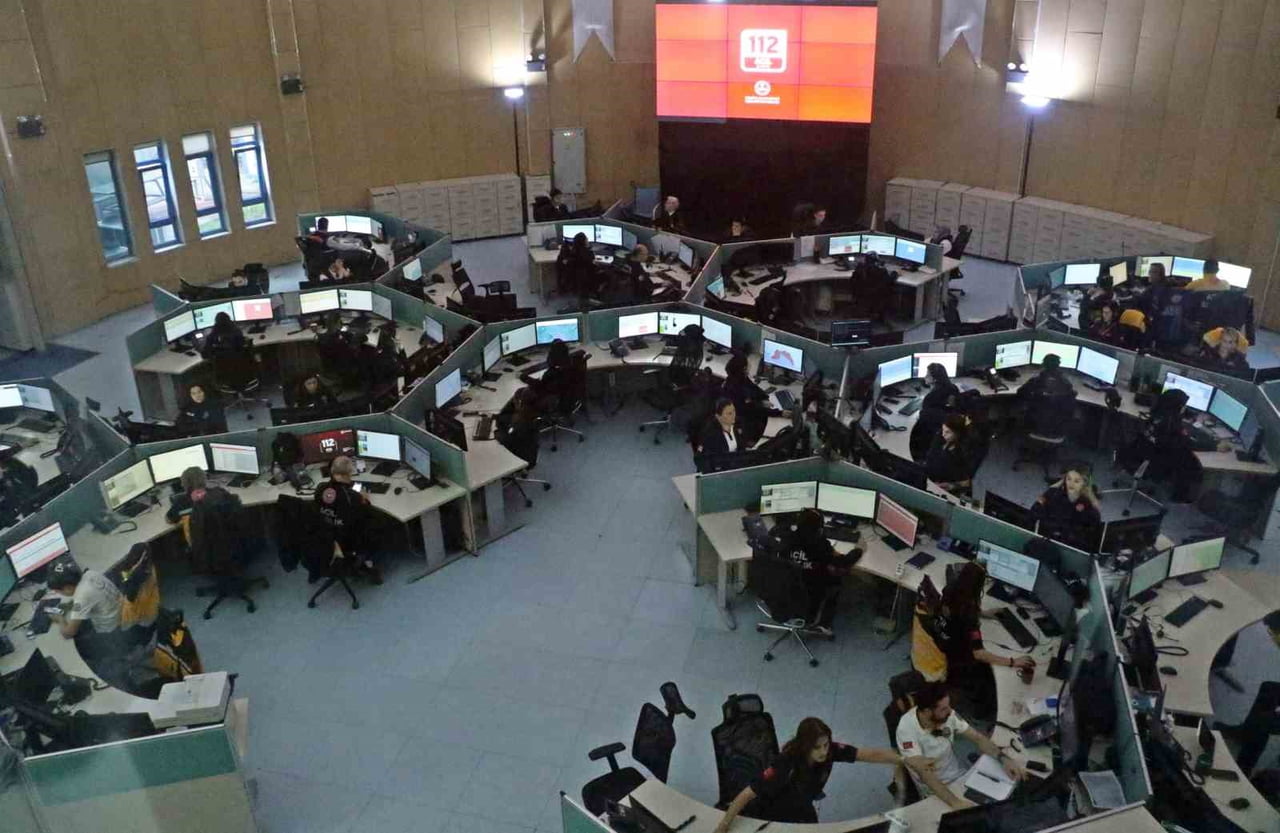 ANTALYA'DA 112'YE 2025 YILINDA GELEN YAKLAŞIK 3 MİLYON ÇAĞRININ YÜZDE 54'ÜNÜN ASILSIZ ÇIKTIĞI...