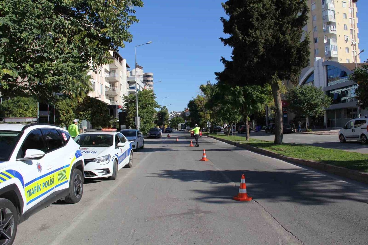 ANTALYA'DA SON BİR HAFTADA GERÇEKLEŞTİRİLEN TRAFİK DENETİMLERİNDE 46 BİN 656 ARAÇ VE SÜRÜCÜ...