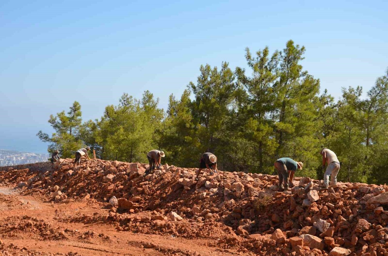 ANTALYA BÜYÜKŞEHİR BELEDİYESİ ALANYA CİKCİLLİ MEZARLIĞI’NA KAPASİTE ARTTIRMA ÇALIŞMALARINI...