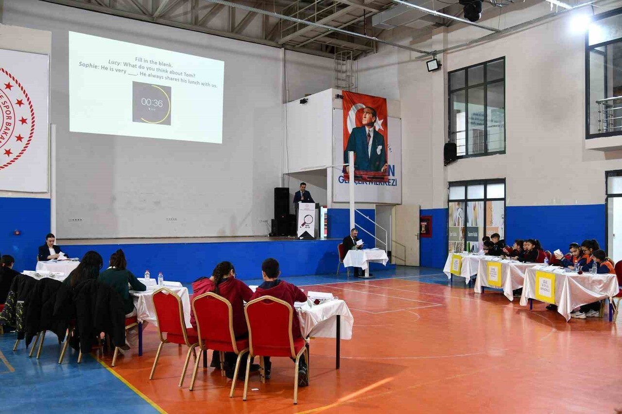 ARDAHAN'DA OKULLAR ARASI BİLGİ YARIŞMASI DÜZENLENDİ. (OLGUN YILDIZ/ARDAHAN-İHA)