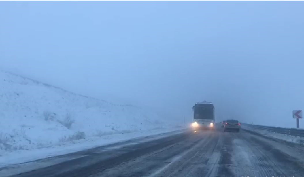 ARDAHAN'DA, SABAH SAATLERİNDE BAŞLAYAN KAR YAĞIŞI, YÜKSEK KESİMLERDE ULAŞIMDA AKSAMALARA NEDEN...