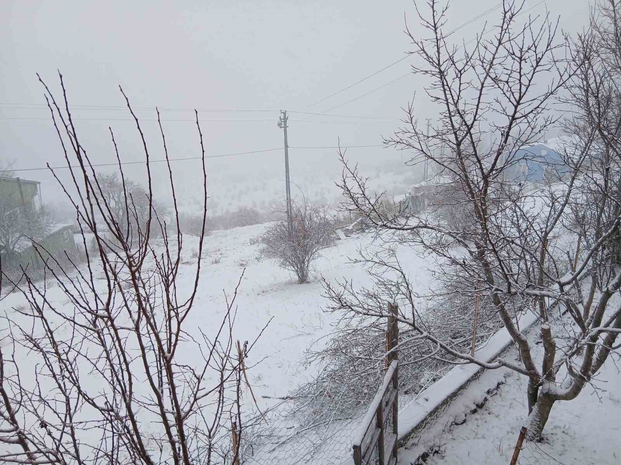 ARDAHAN’IN POSOF İLÇESİ ETKİLİ OLAN KAR YAĞIŞI SONRASI BEYAZ ÖRTÜYLE KAPLANDI.
