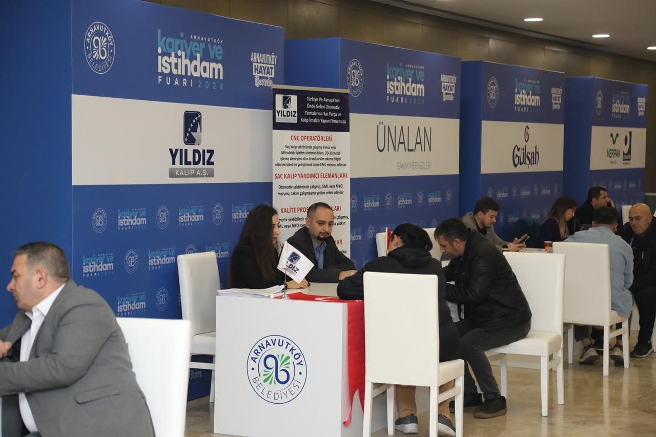 ARNAVUTKÖY BELEDİYESİ, GENÇLERİN VE İŞ ARAYAN VATANDAŞLARIN KARİYER HEDEFLERİNİ DESTEKLEMEK VE...