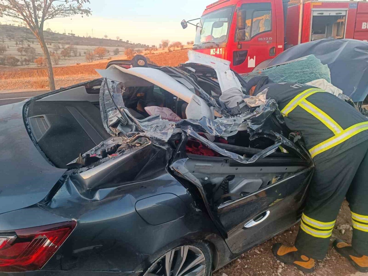 ARTUKLU İLÇESİ MARDİN - DİYARBAKIR KARA YOLU IŞIKYAKA MAHALLESİ MEVKİSİNDE 73 ABU 026 PLAKALI...