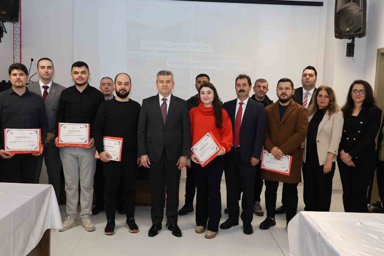 ARTVİN’DE SİGARAYI BIRAKAN 15 VATANDAŞA, DUMANSIZ YAŞAMI TEŞVİK EDEN KAMPANYA KAPSAMINDA VALİ...