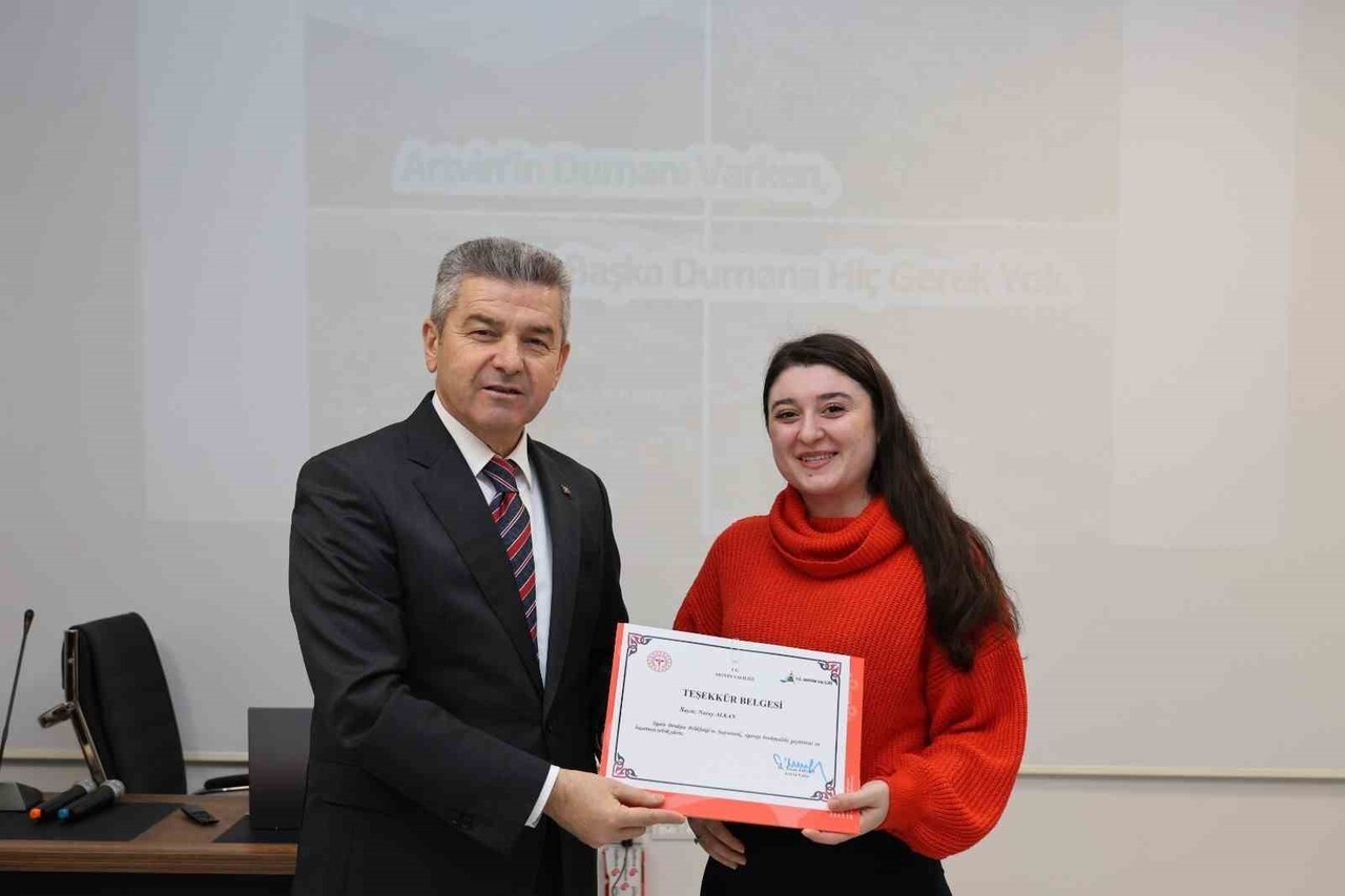 ARTVİN’DE SİGARAYI BIRAKAN 15 VATANDAŞA, DUMANSIZ YAŞAMI TEŞVİK EDEN KAMPANYA KAPSAMINDA VALİ...