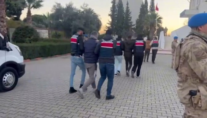 AYDIN'DA JANDARMA EKİPLERİNCE YAPILAN OPERASYONDA DEAŞ SİLAHLI TERÖR ÖRGÜTÜ İLE BAĞLANTILI OLDUĞU...