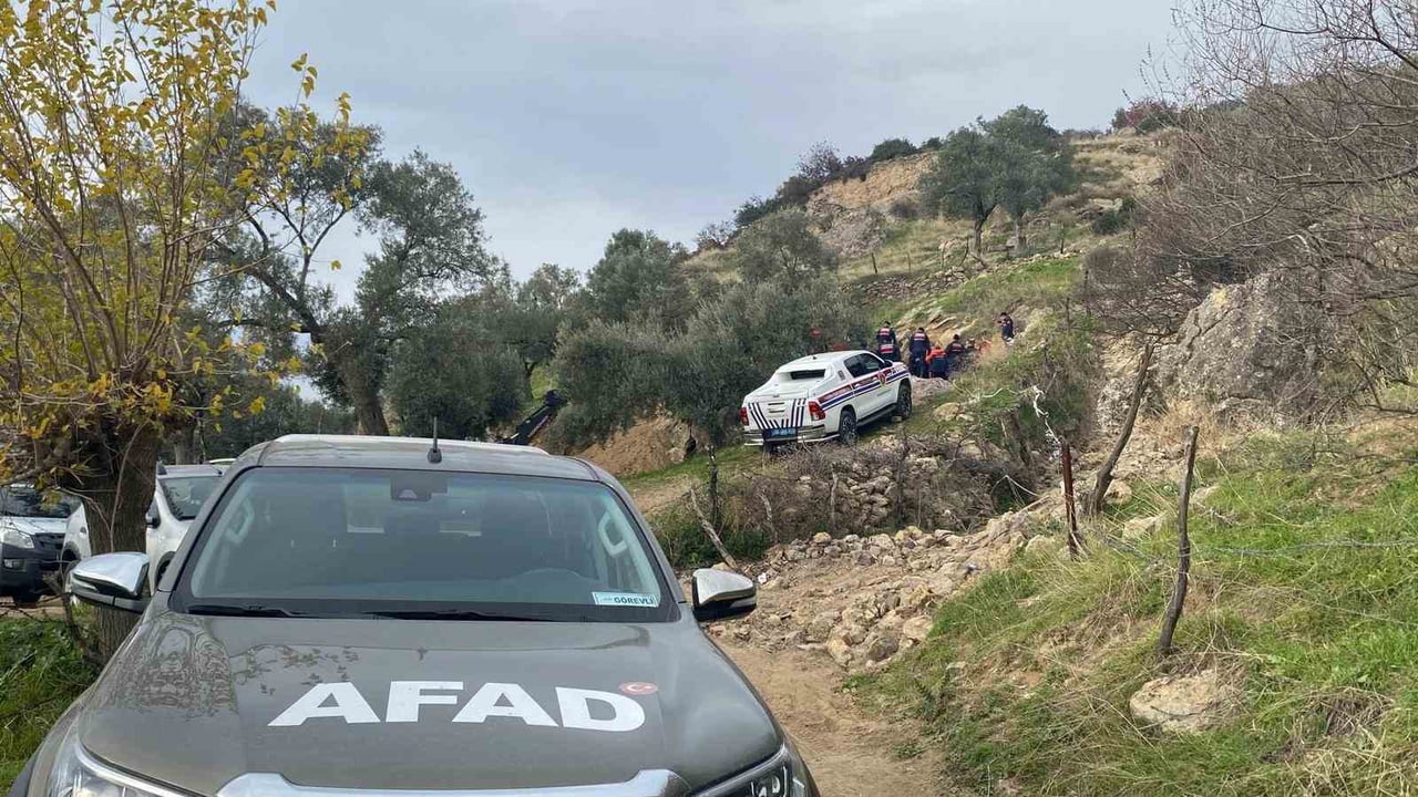 AYDIN'IN EFELER İLÇESİNDE İDDİAYA GÖRE DEFİNE ARAMAK İÇİN KAÇAK KAZI YAPAN BİR ŞAHIS GİRDİĞİ...