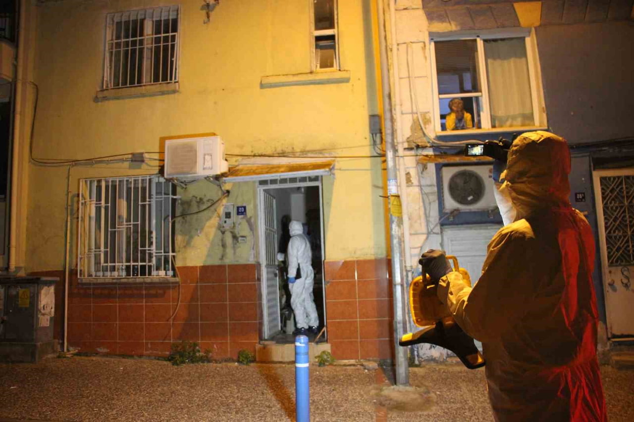 AYDIN'IN EFELER İLÇESİNDE KOMŞULARININ BİR HAFTADIR HABER ALAMADIKLARI YALNIZ YAŞAYAN ŞAHIS EVİNDE...