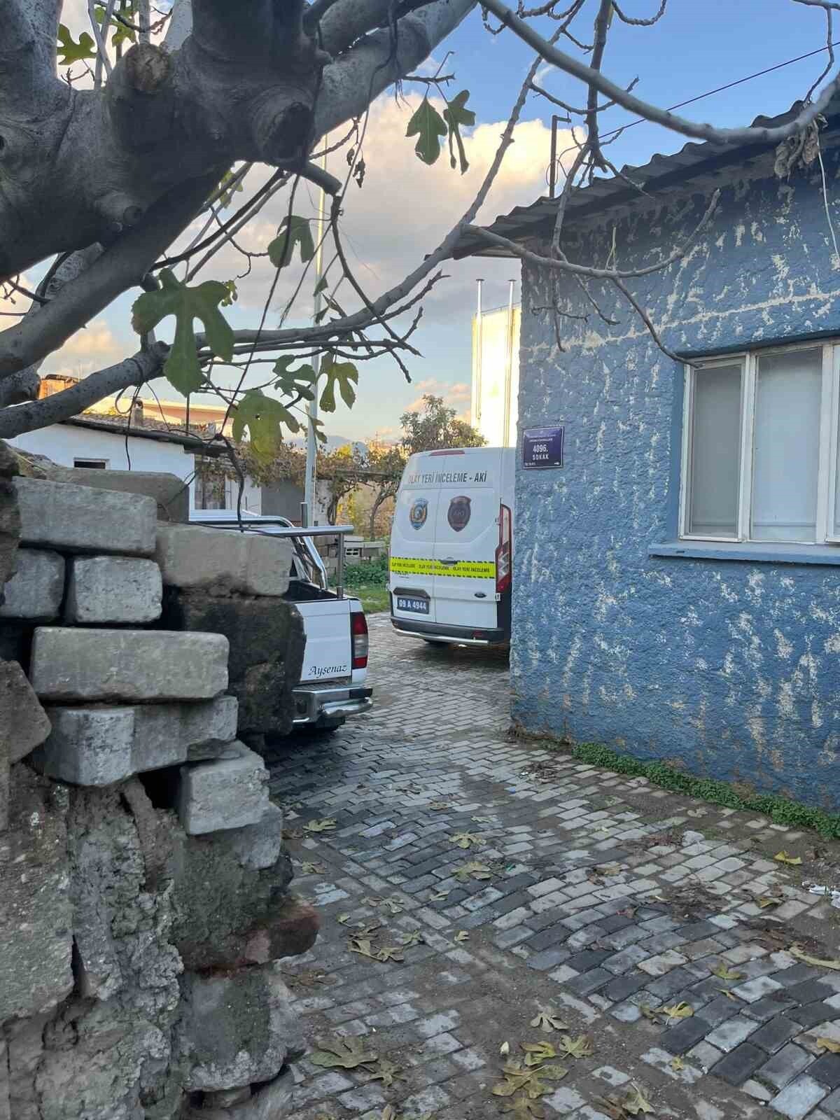 AYDIN'IN EFELER İLÇESİNDE YAŞAYAN 65 YAŞINDAKİ İBRAHİM YERLİKAYA, EVİNİN BAHÇESİNDE ASILI HALDE...