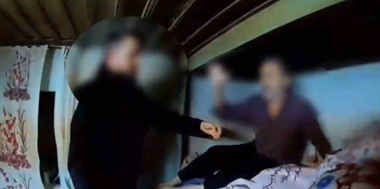 AYDIN'IN KUYUCAK İLÇESİNDE KASTEN ÖLDÜRME SUÇUNDAN 7 AYDIR ARANAN ŞÜPHELİ, YATAKLARIN ARASINDA...