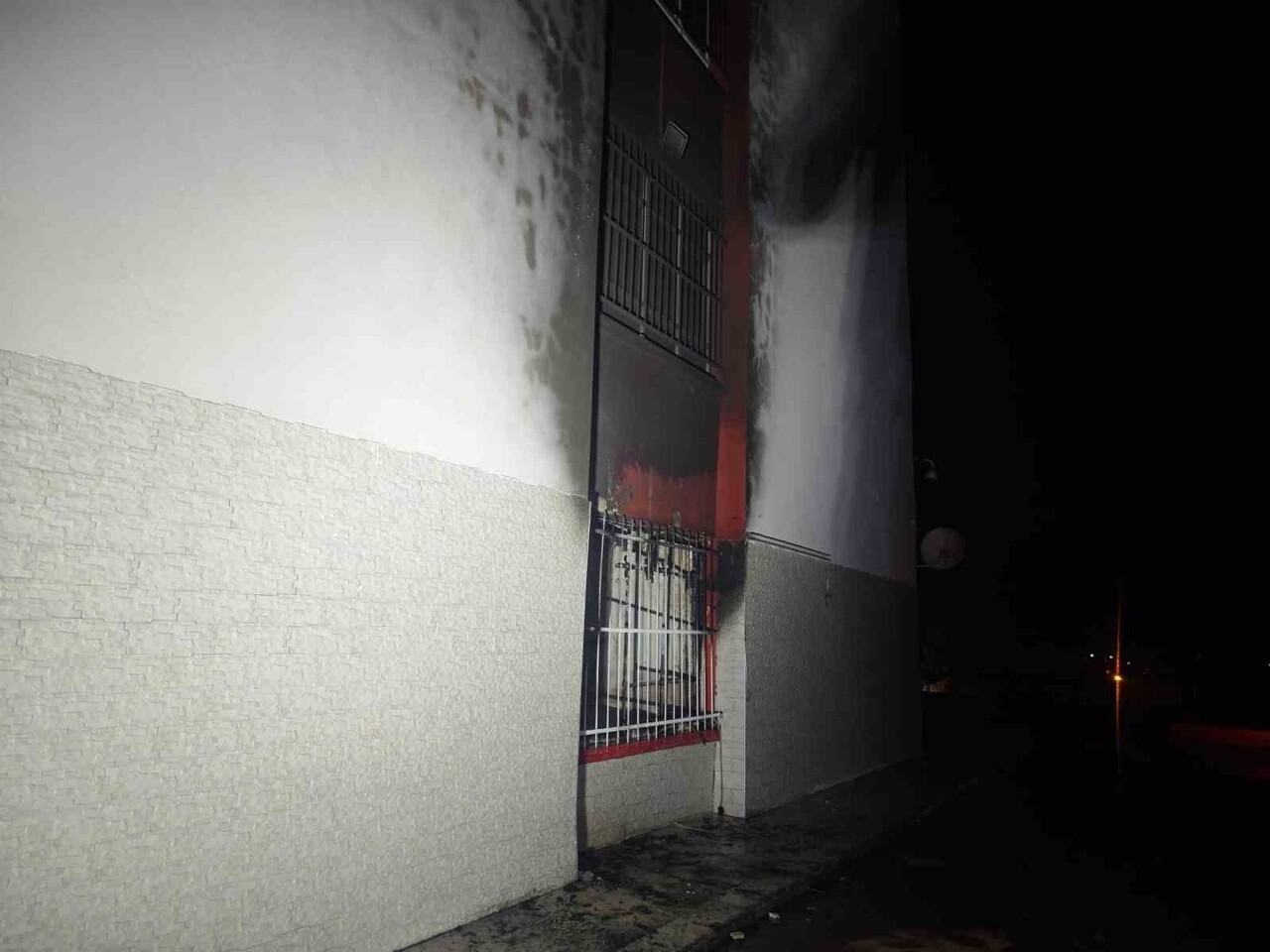 AYDIN'IN NAZİLLİ İLÇESİNDE BİR SÜRE ÖNCE DEPREME DAYANIKSIZ OLDUĞU GEREKÇESİ İLE TAHLİYE EDİLEN...