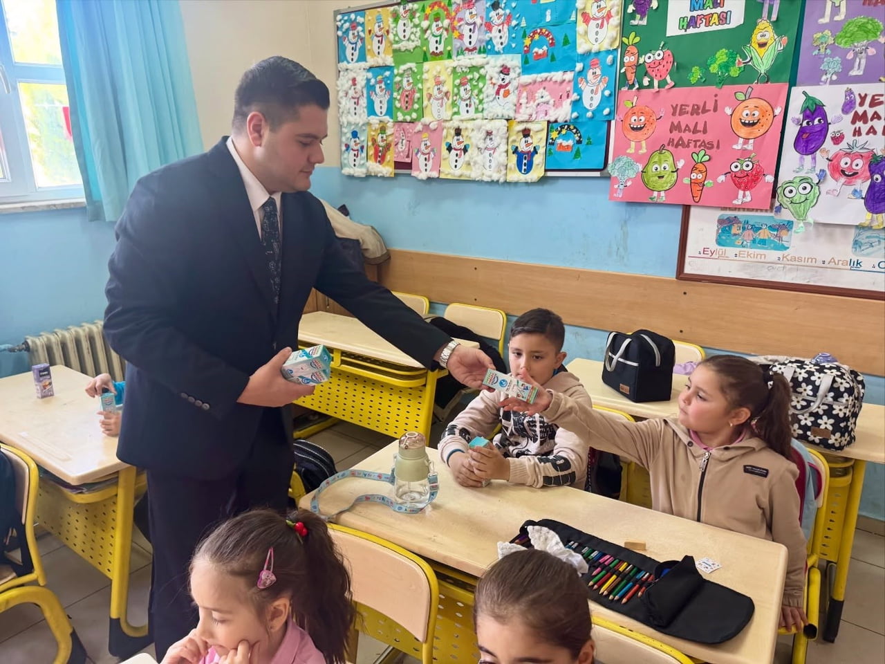 AYDIN'IN NAZİLLİ İLÇESİNDE ÜLKÜ OCAKLARI AYDIN İL BAŞKANLIĞI TARAFINDAN ÖĞRENCİLERE DİŞ SAĞLIĞININ...