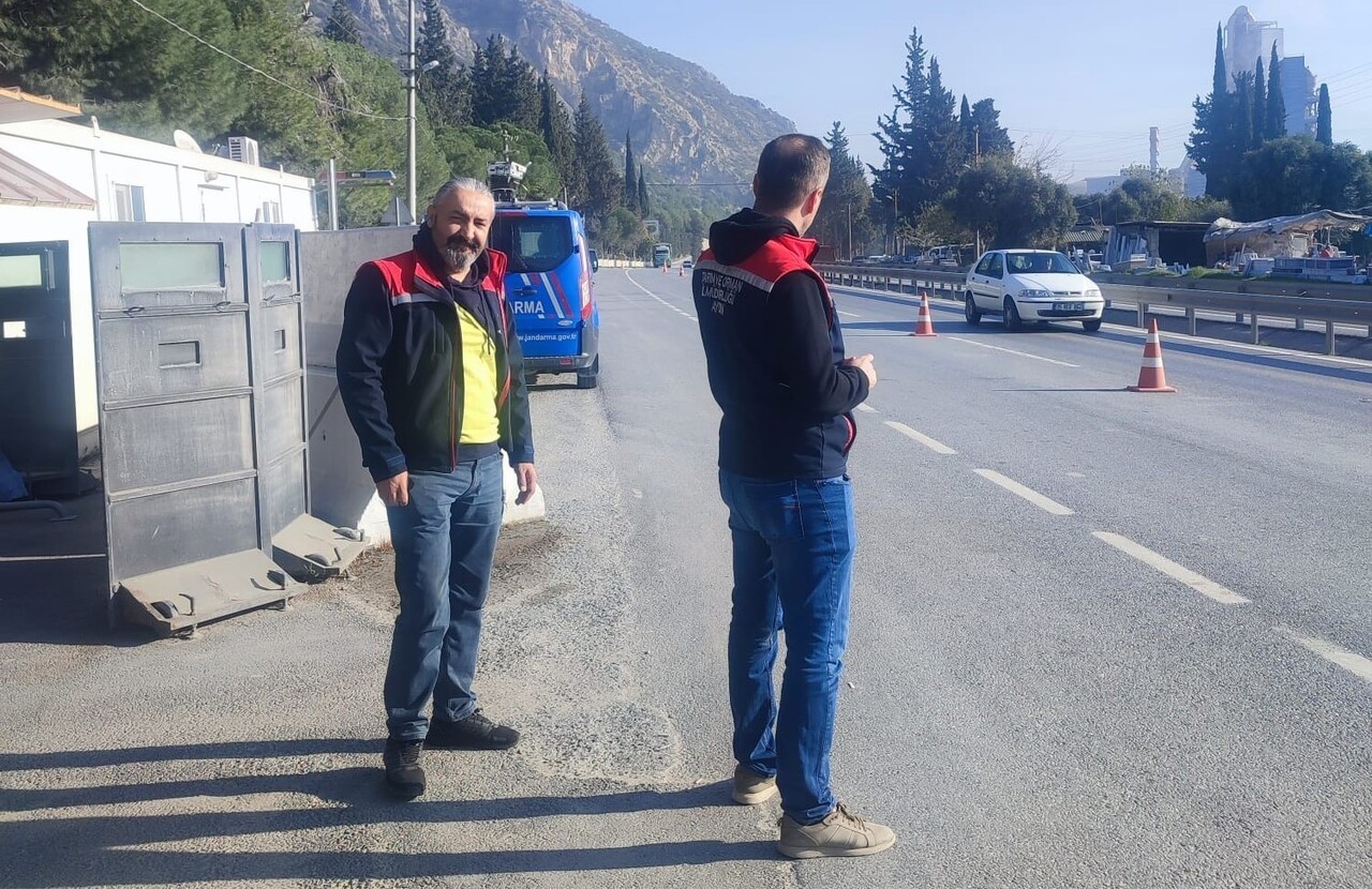 AYDIN'IN SÖKE İLÇESİNDE JANDARMA İŞBİRLİĞİ İLE ŞAP HASTALIĞI TEDBİRLERİ KAPSAMINDA RUTİN YOL...