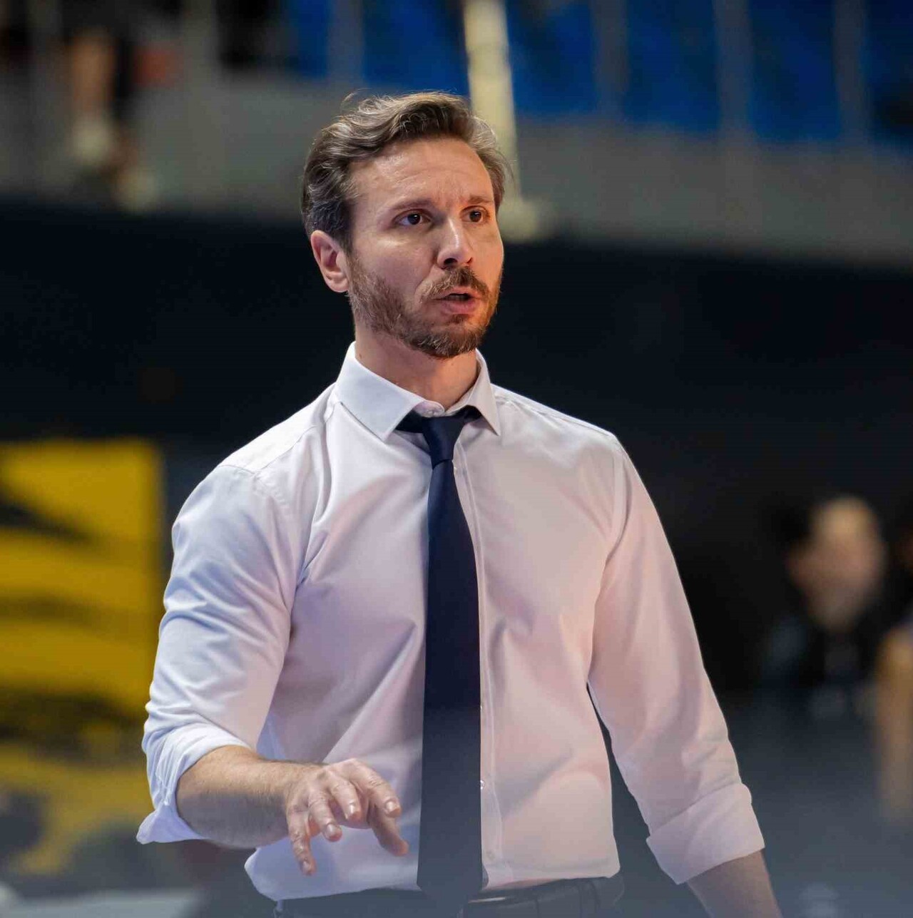 AYDIN BÜYÜKŞEHİR BELEDİYESPOR, BAŞANTRENÖR ALPER HAMURCU İLE YOLLARIN AYRILDIĞINI DUYURDU....