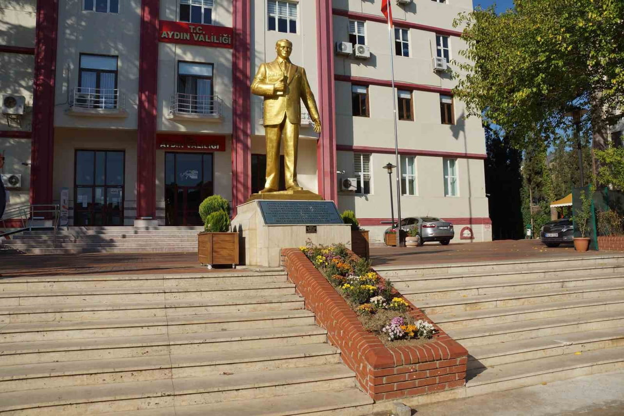 AYDIN GENELİNDE HAVA SICAKLIKLARININ HİSSEDİLİR DERECEDE DÜŞMESİ BEKLENİRKEN, AYDIN VALİLİĞİ...