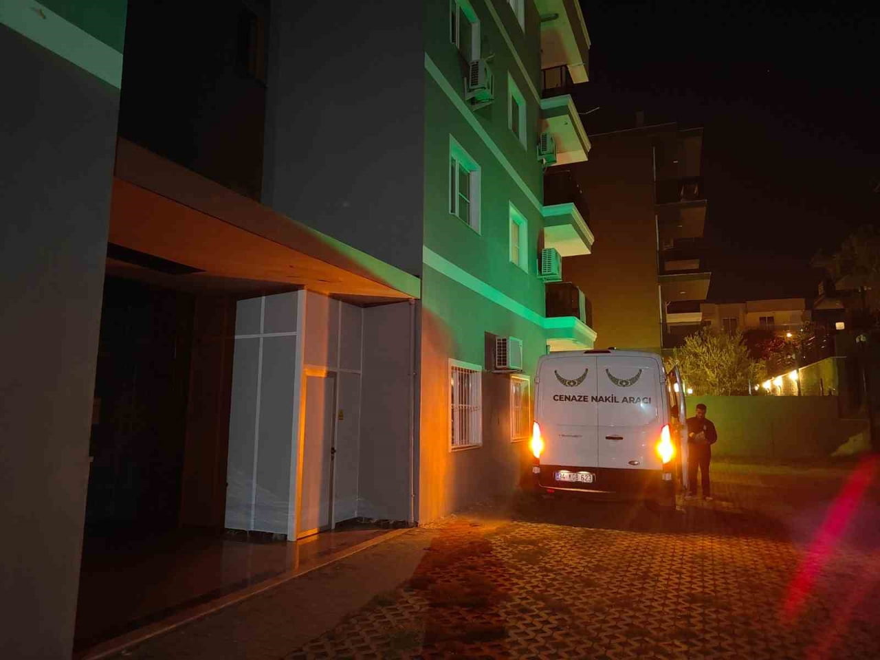 AYDIN’IN KUŞADASI İLÇESİNDE BİR KİŞİ EVİNDE ÖLÜ OLARAK BULUNDU.