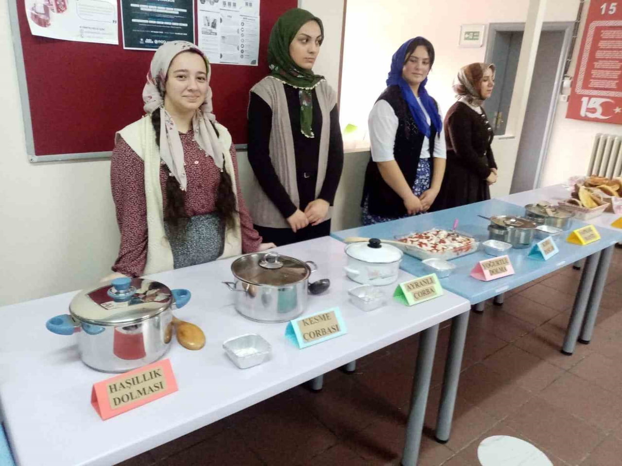 AYDINTEPE’DE ÖĞRENCİLER BAYBURT’UN YÖRESEL LEZZETLERİNİ TANITTI