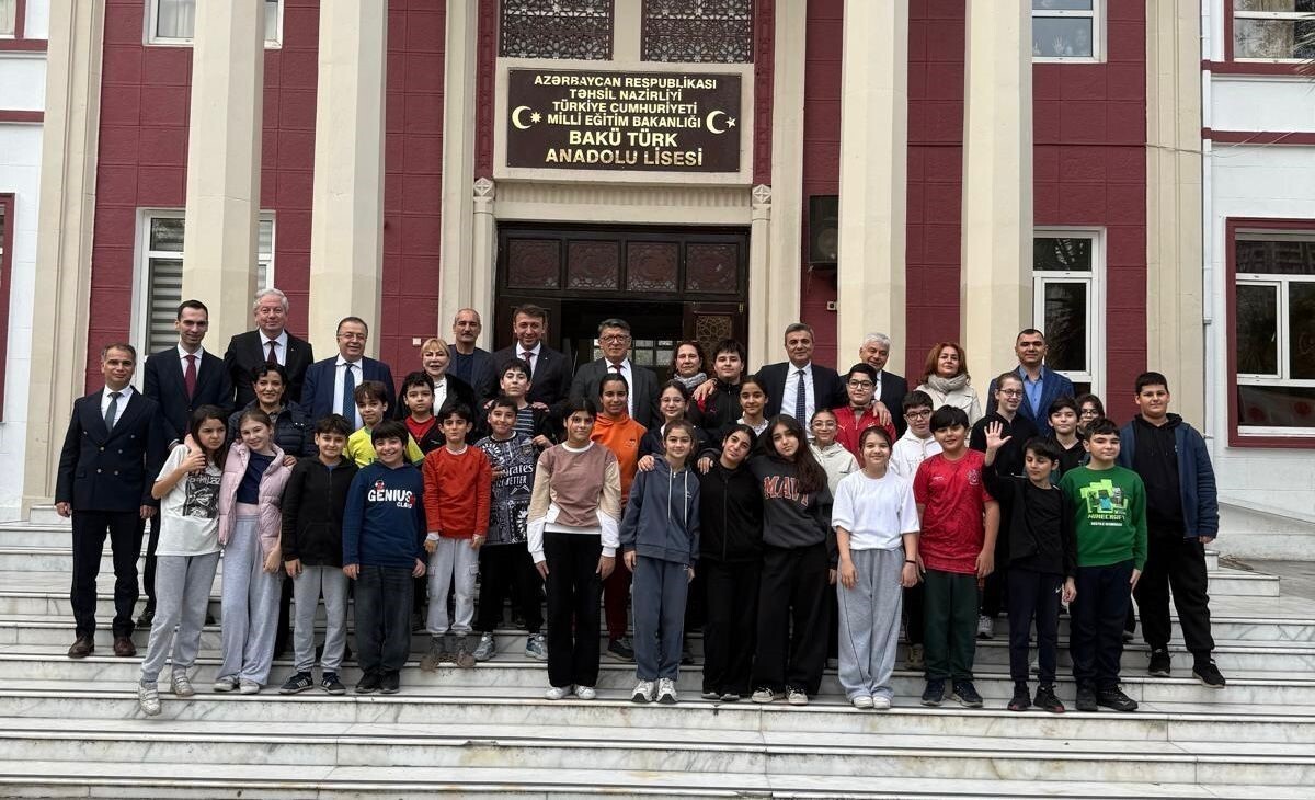 AZERBAYCAN’IN BAKÜ İLİNDE BULUNDAN BAKÜ TÜRK ANADOLU LİSESİNDE FIRAT ÜNİVERSİTESİ...